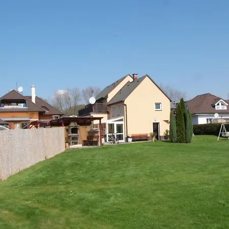 Mit Garten Und Pools By Interhome Dom wakacyjny