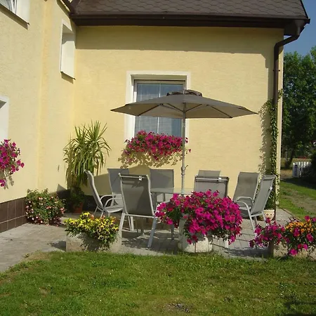 Mit Garten Und Pools By Interhome Dom wakacyjny