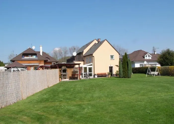 Mit Garten Und Pools By Interhome בית נופש
