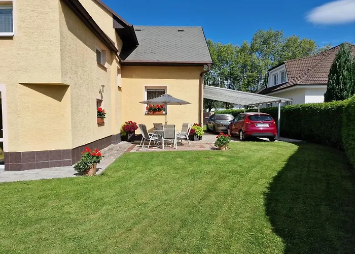 Mit Garten Und Pools By Interhome נאצ'וד